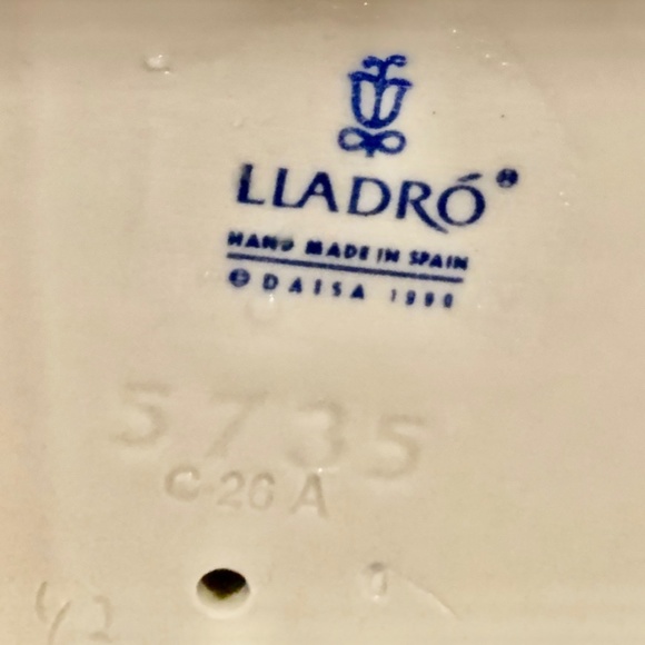 Lladro Big Sister Figurine New In Box - Picture 7 of 8